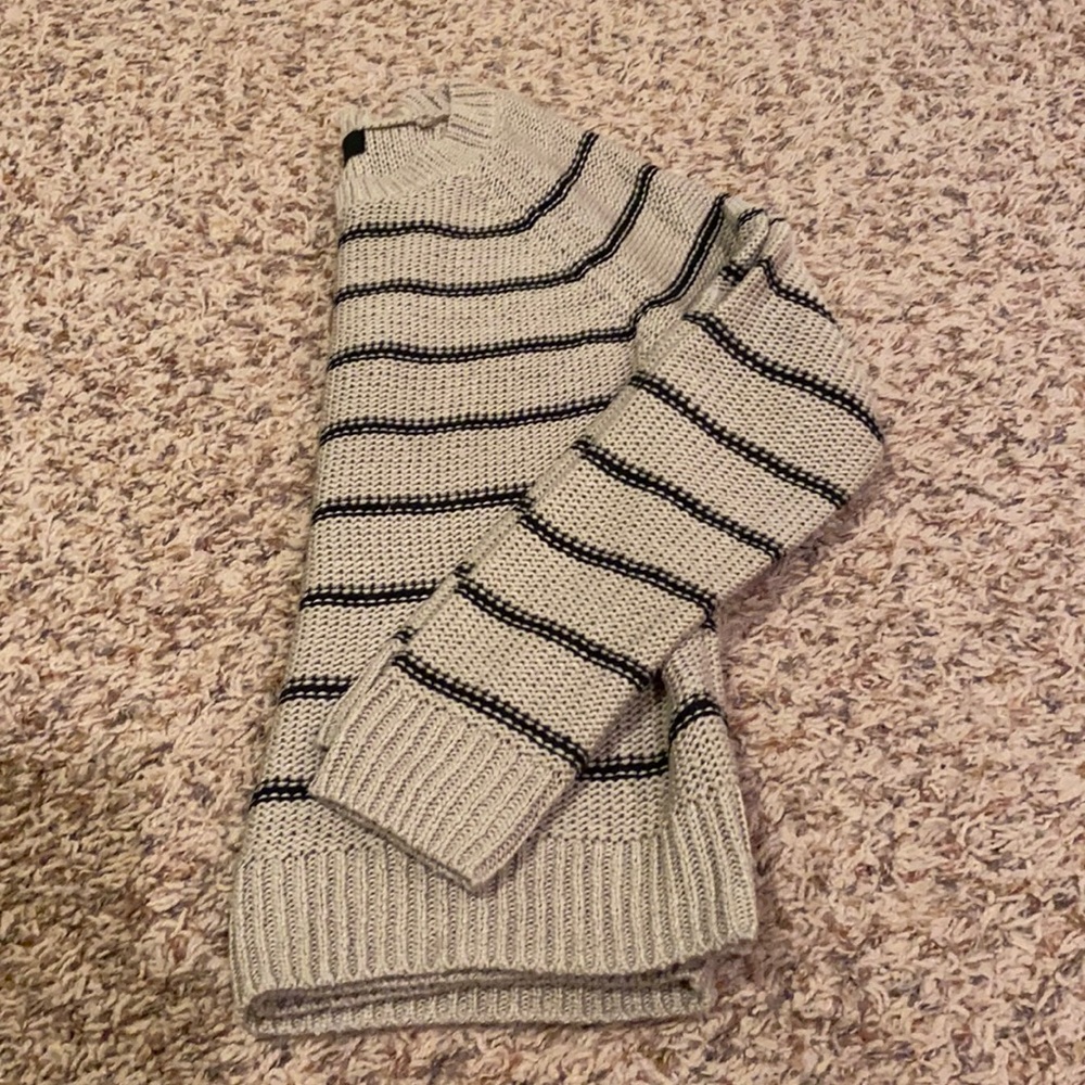 Forever 21 crew neck sweater